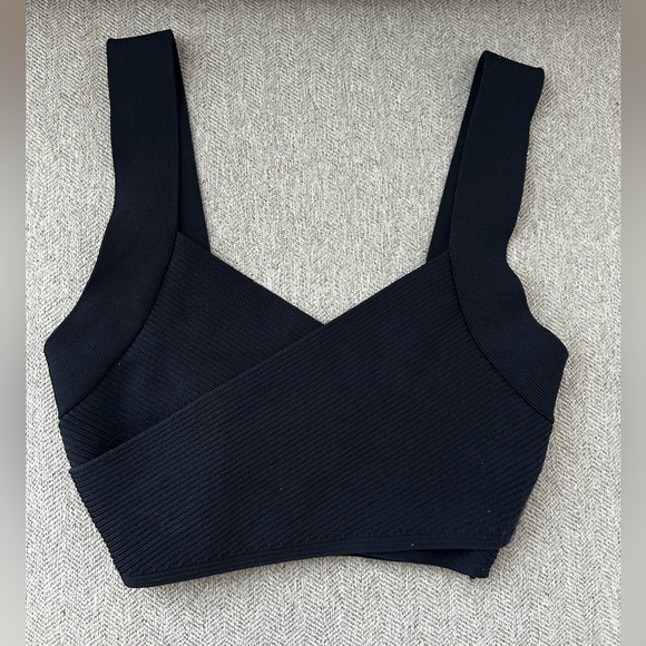 Aritzia - Babaton Collection Crop Top - Picture 1 of 3